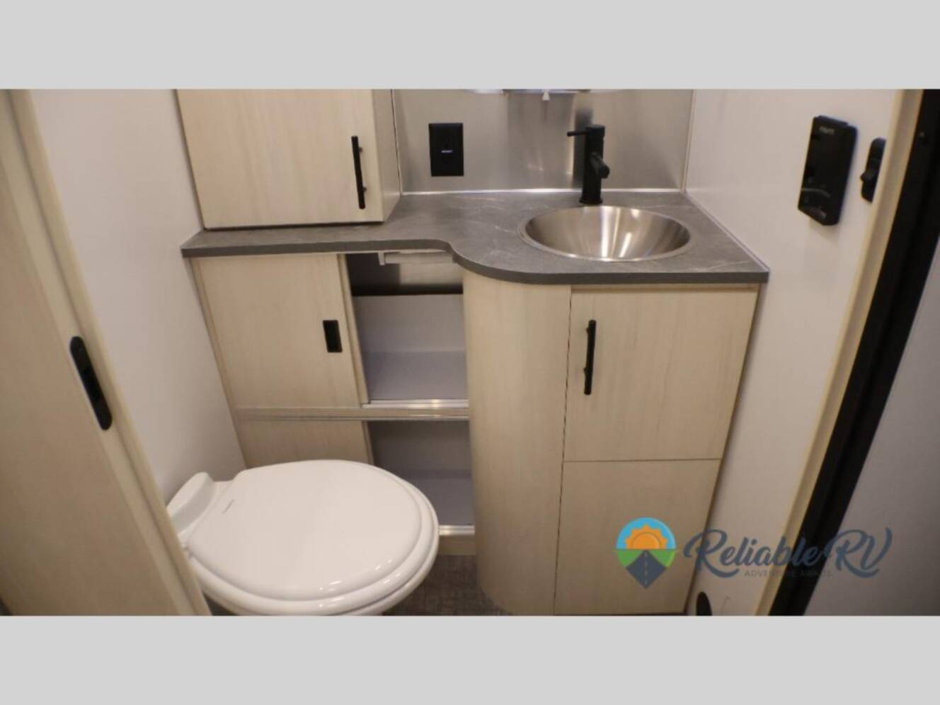 A photo of this 2026 Airstream Flying Cloud 27FB Twin