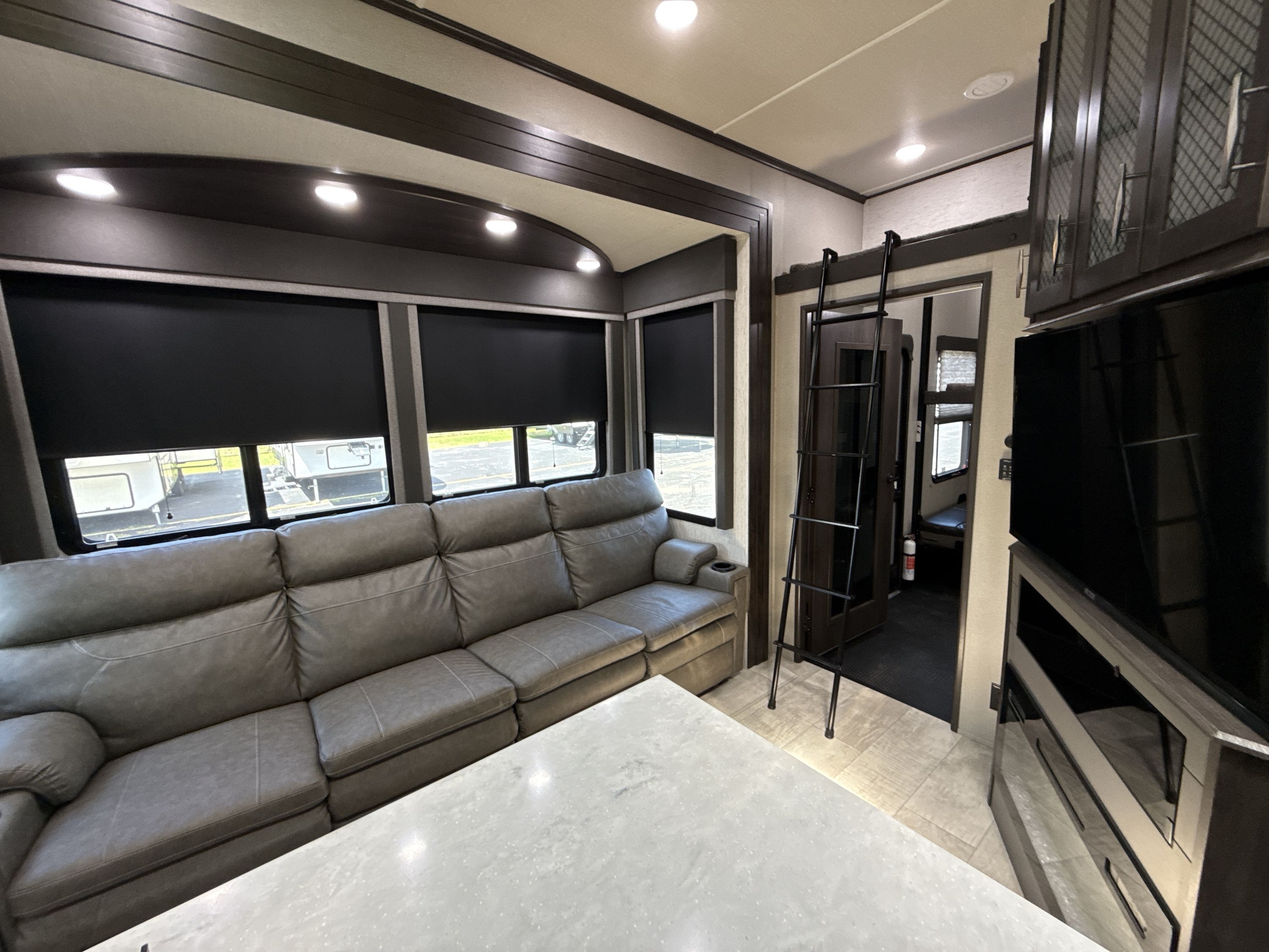2023 Grand Design MOMENTUM M CLASS 351MS in birch run MI