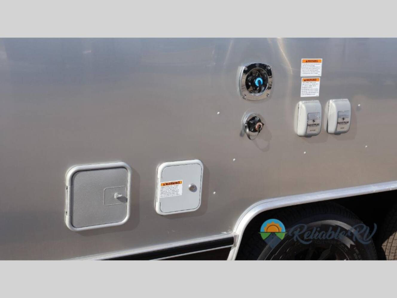A photo of this 2026 Airstream Flying Cloud 27FB Twin