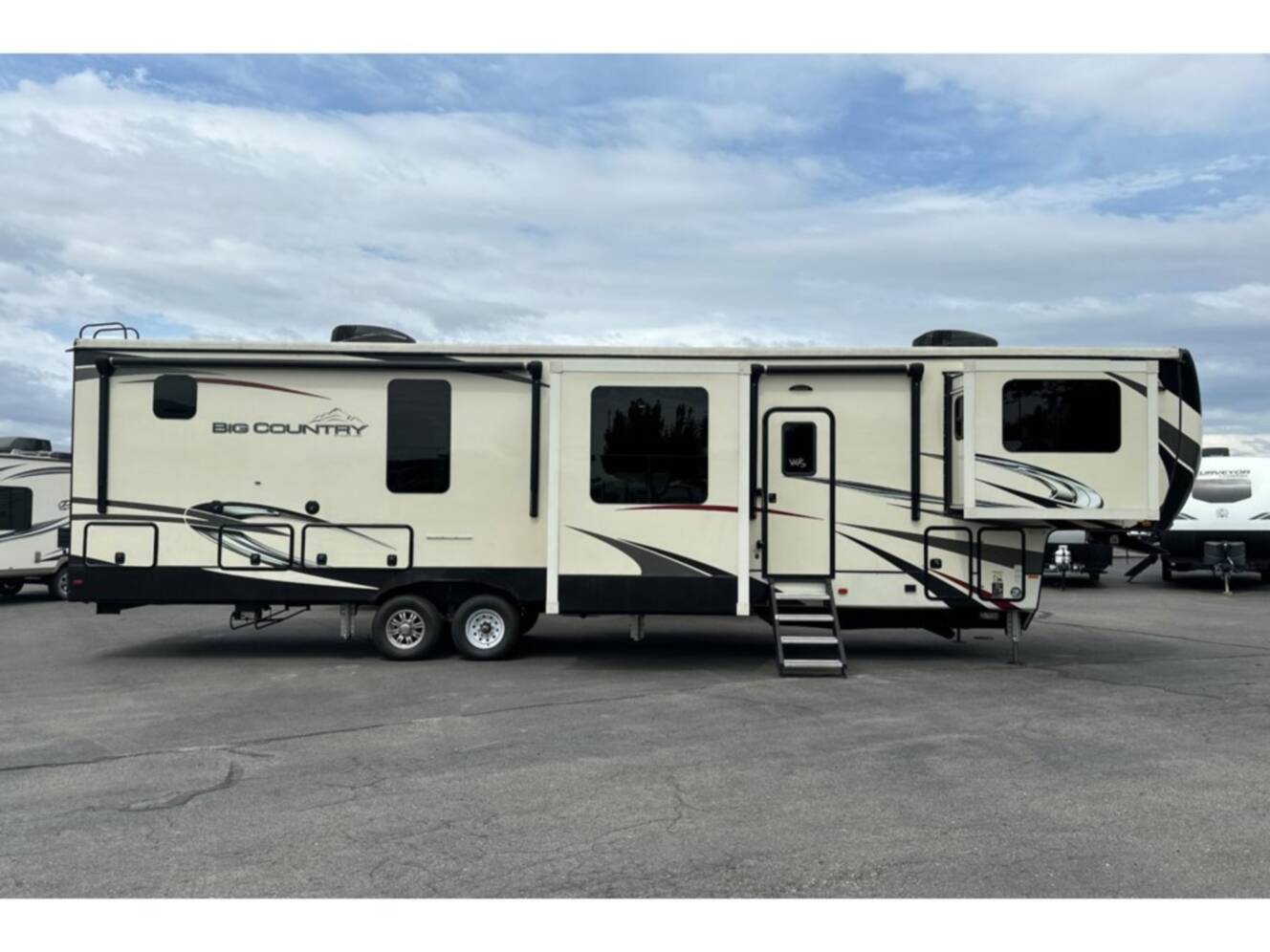 A photo of this 2021 Heartland BIG COUNTRY 3902FL