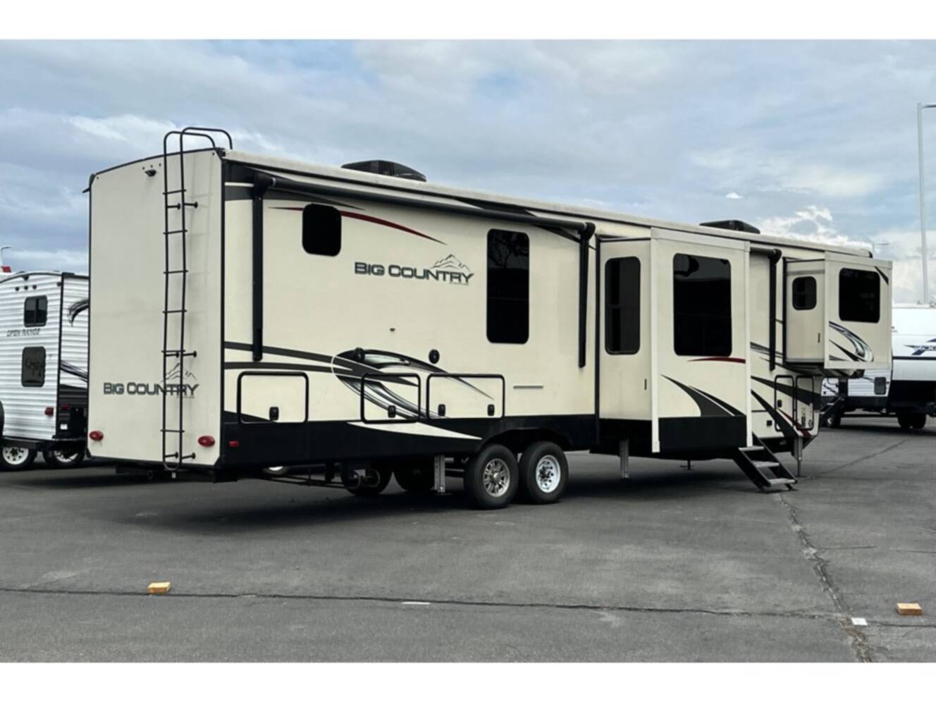 A photo of this 2021 Heartland BIG COUNTRY 3902FL