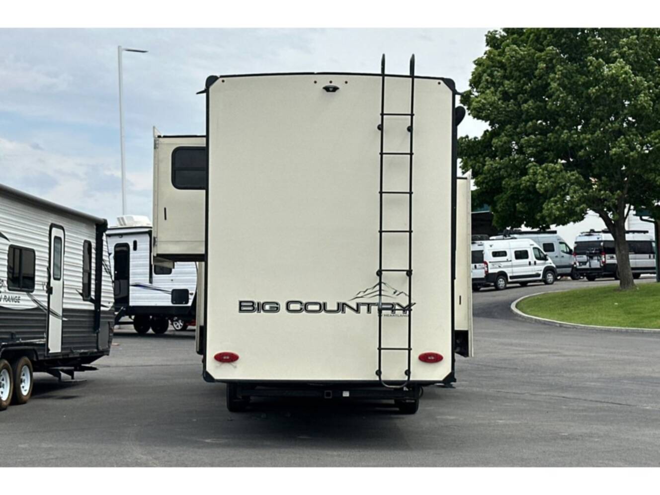 A photo of this 2021 Heartland BIG COUNTRY 3902FL