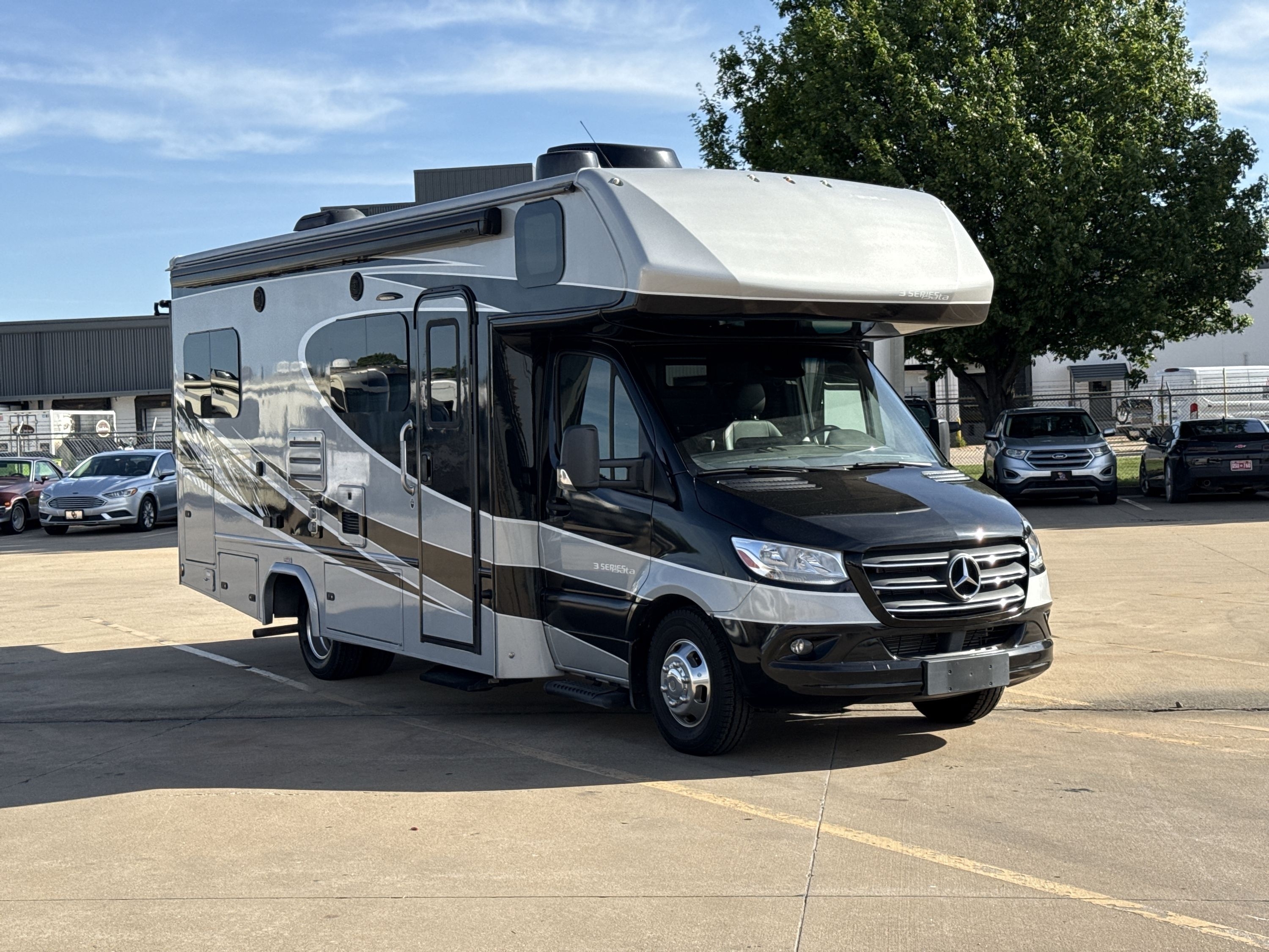 2022 Dynamax ISATA 3 24RW RV