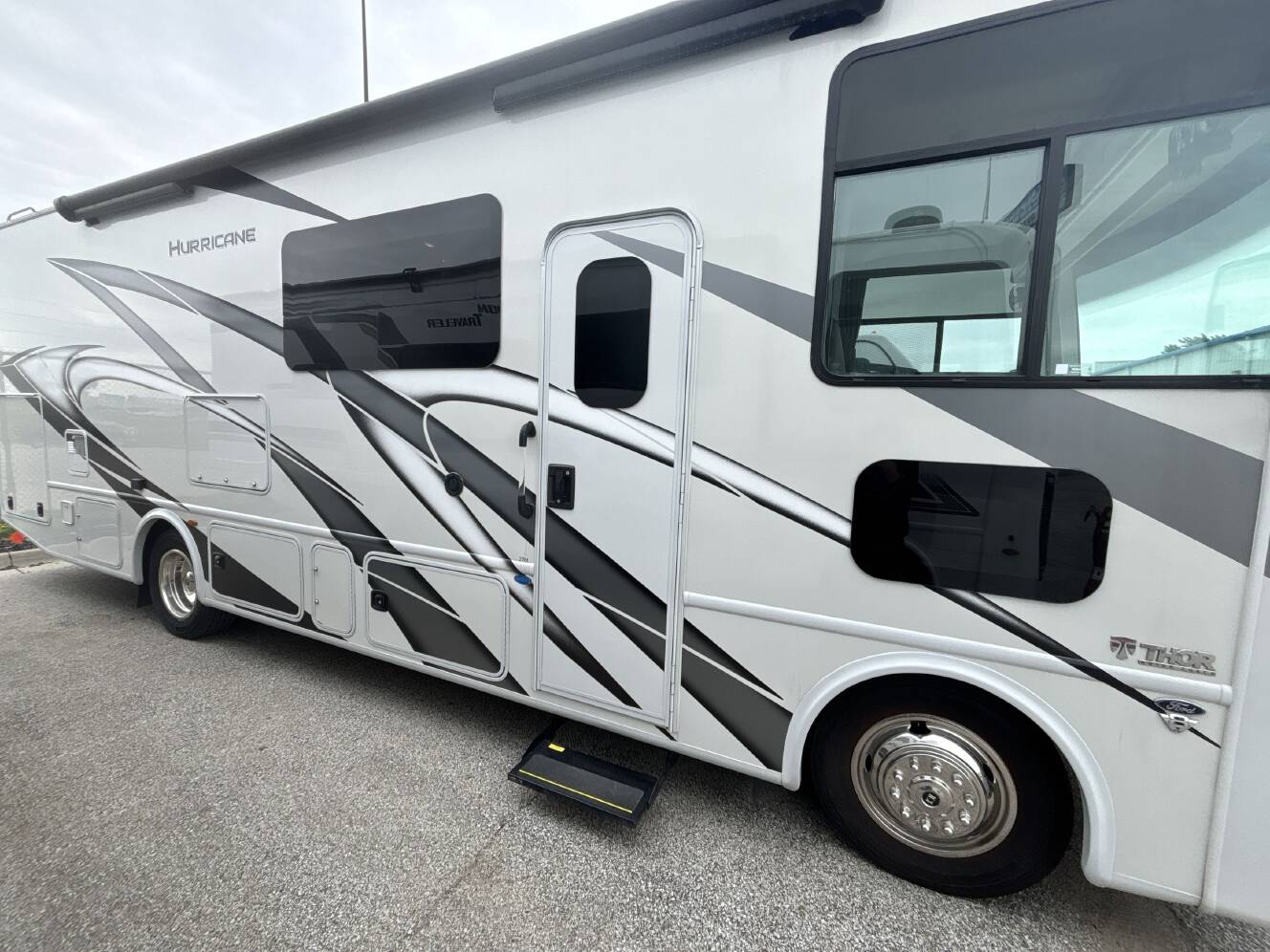 A photo of this 2024 Thor HURRICANE 29M