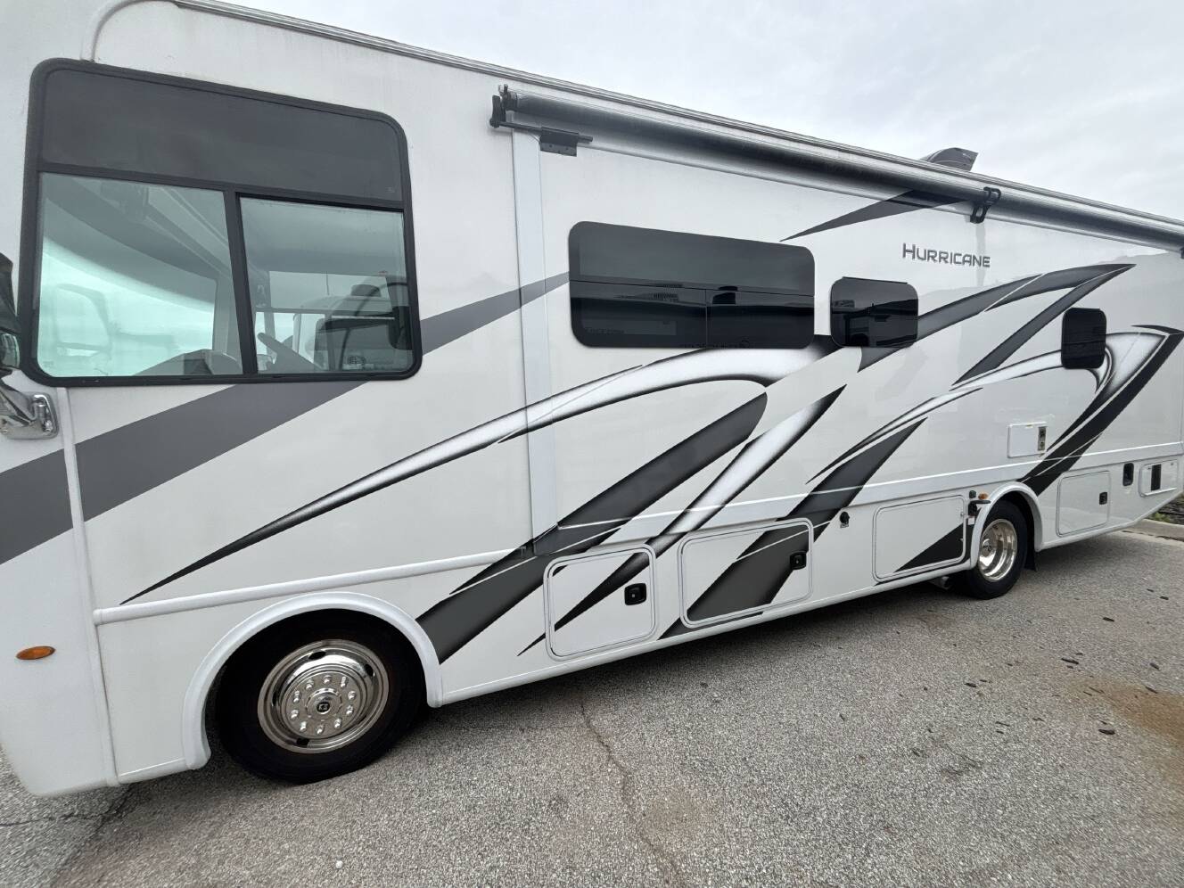 A photo of this 2024 Thor HURRICANE 29M