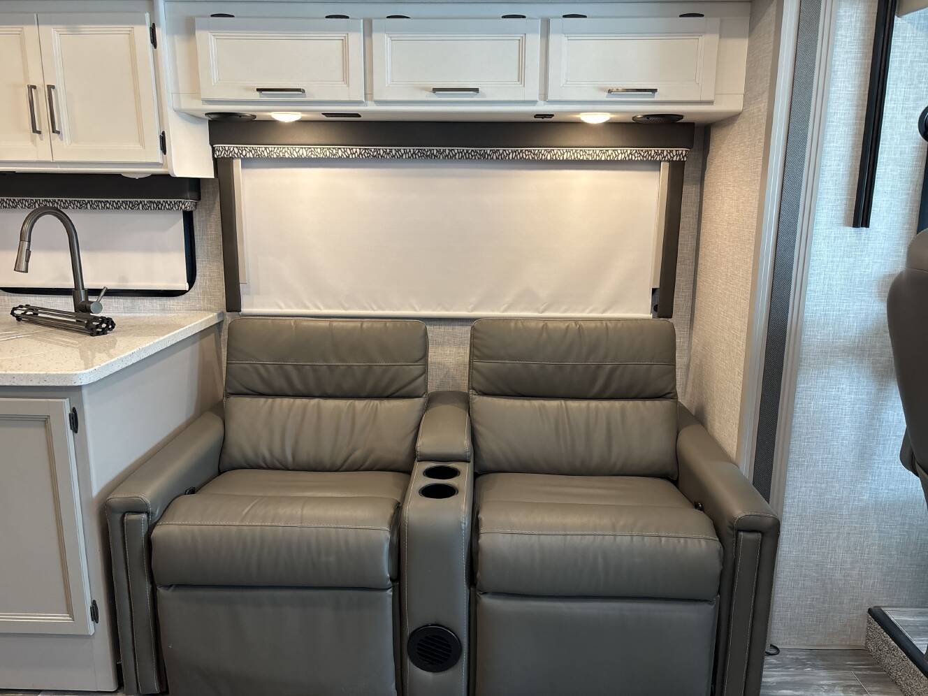 A photo of this 2024 Thor HURRICANE 29M