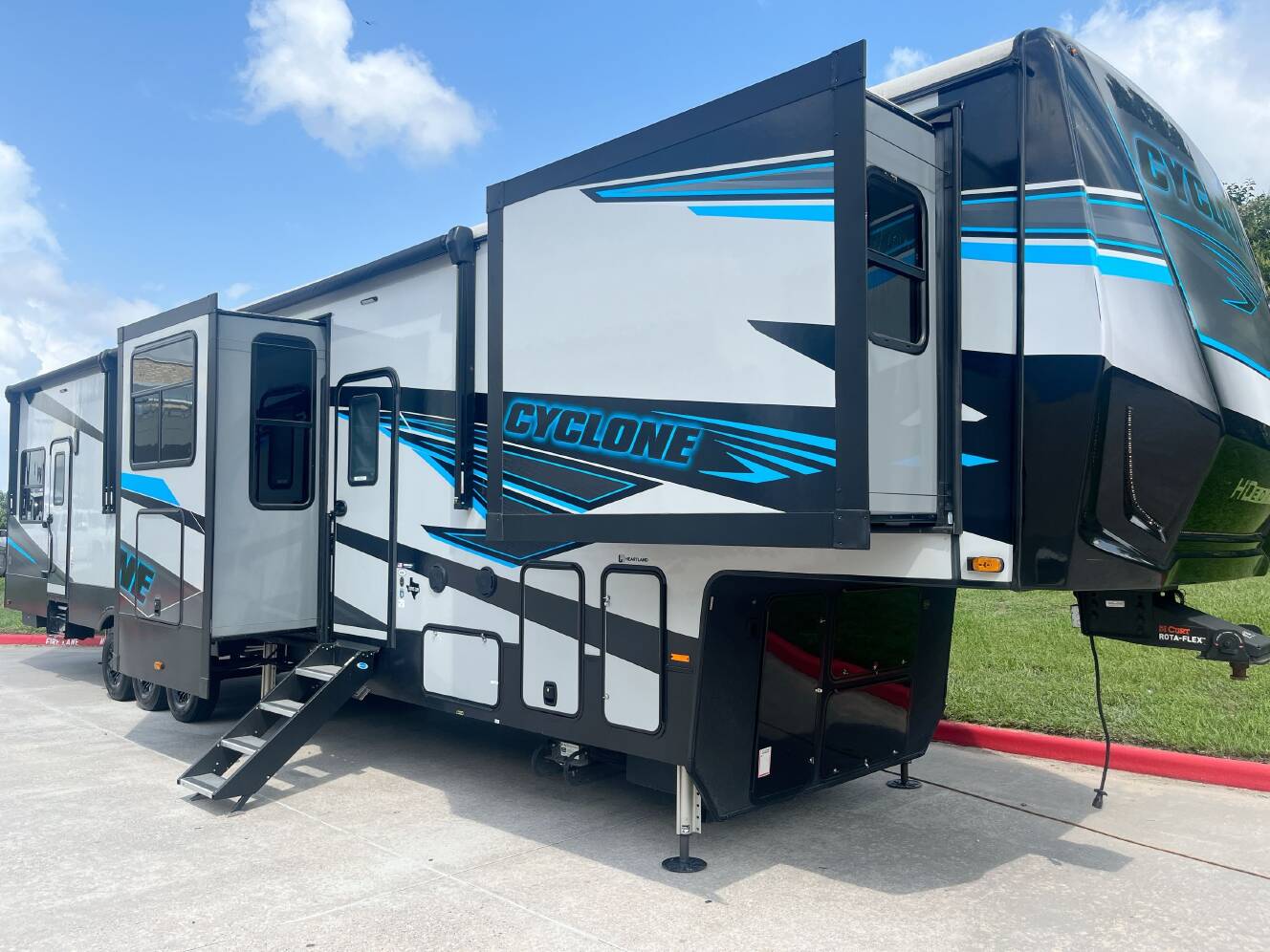 A photo of this 2025 Heartland CYCLONE 4008