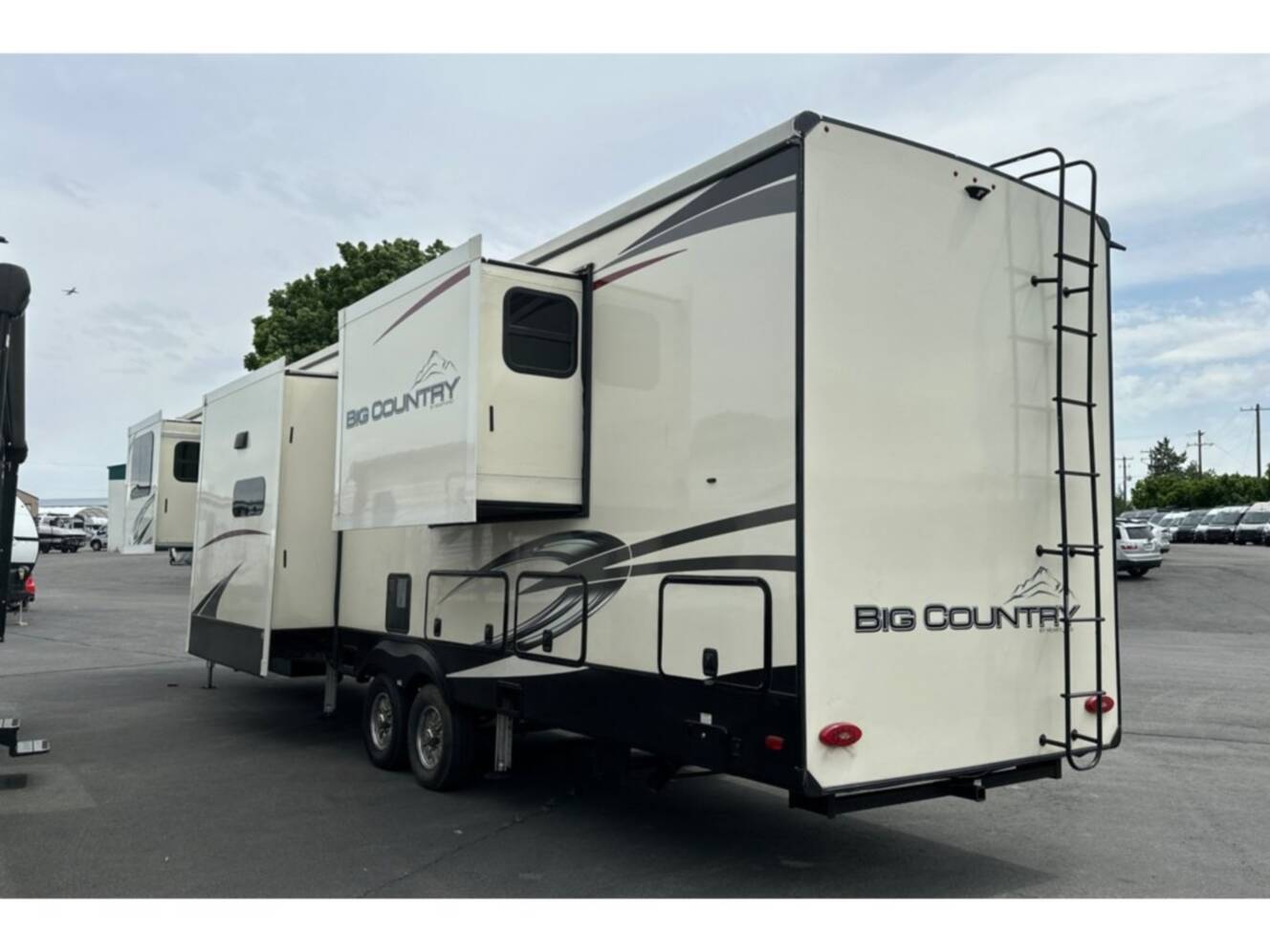 A photo of this 2021 Heartland BIG COUNTRY 3902FL