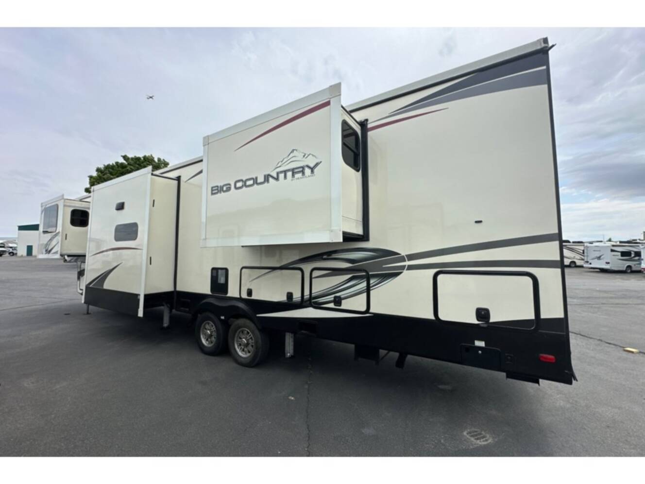 A photo of this 2021 Heartland BIG COUNTRY 3902FL