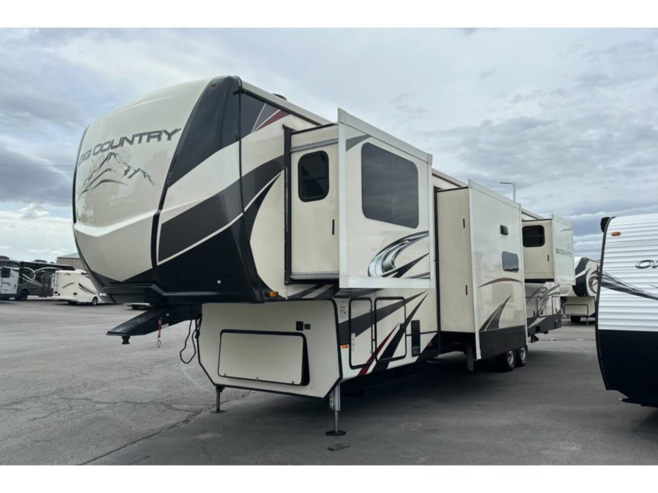 A photo of this 2021 Heartland BIG COUNTRY 3902FL