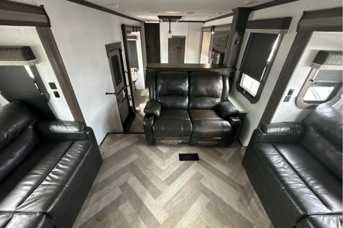 A photo of this 2021 Heartland BIG COUNTRY 3902FL