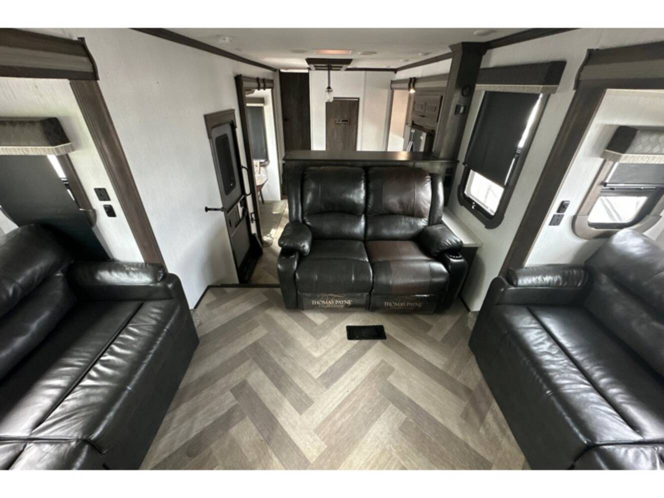 A photo of this 2021 Heartland BIG COUNTRY 3902FL