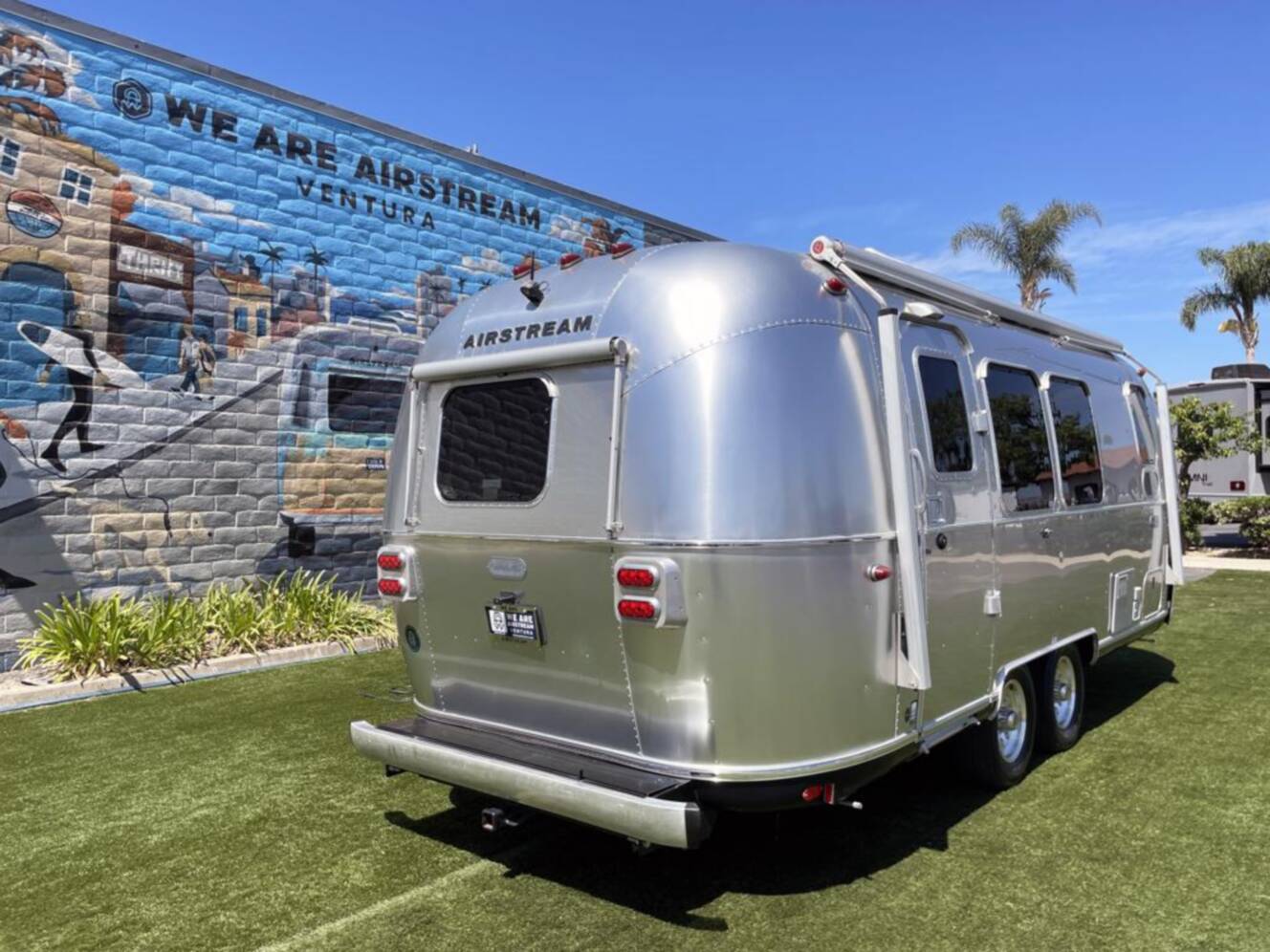 A photo of this 2020 Airstream Globetrotter 23FBQ