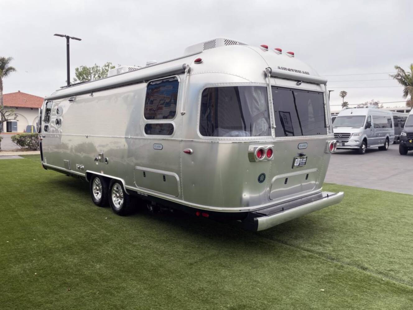 A photo of this 2026 Airstream Classic 28 RBT