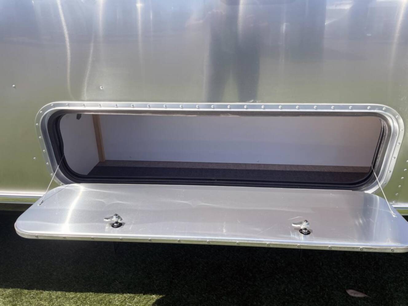 A photo of this 2026 Airstream Flying Cloud 27FB