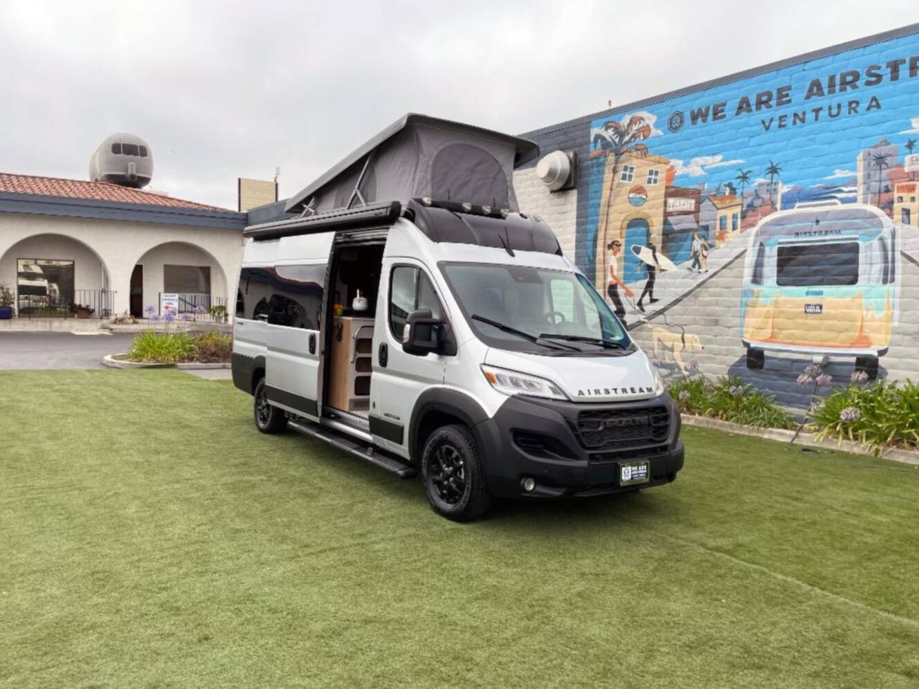 A photo of this 2026 Airstream Rangeline POP TOP