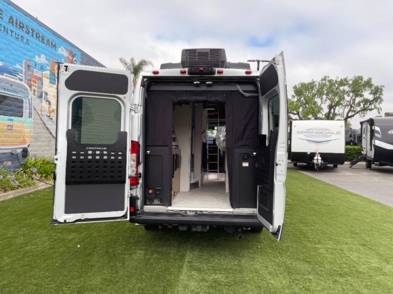 A photo of this 2026 Airstream Rangeline POP TOP