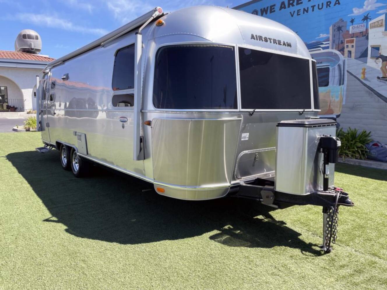A photo of this 2019 Airstream International SERENITY 27FBQ
