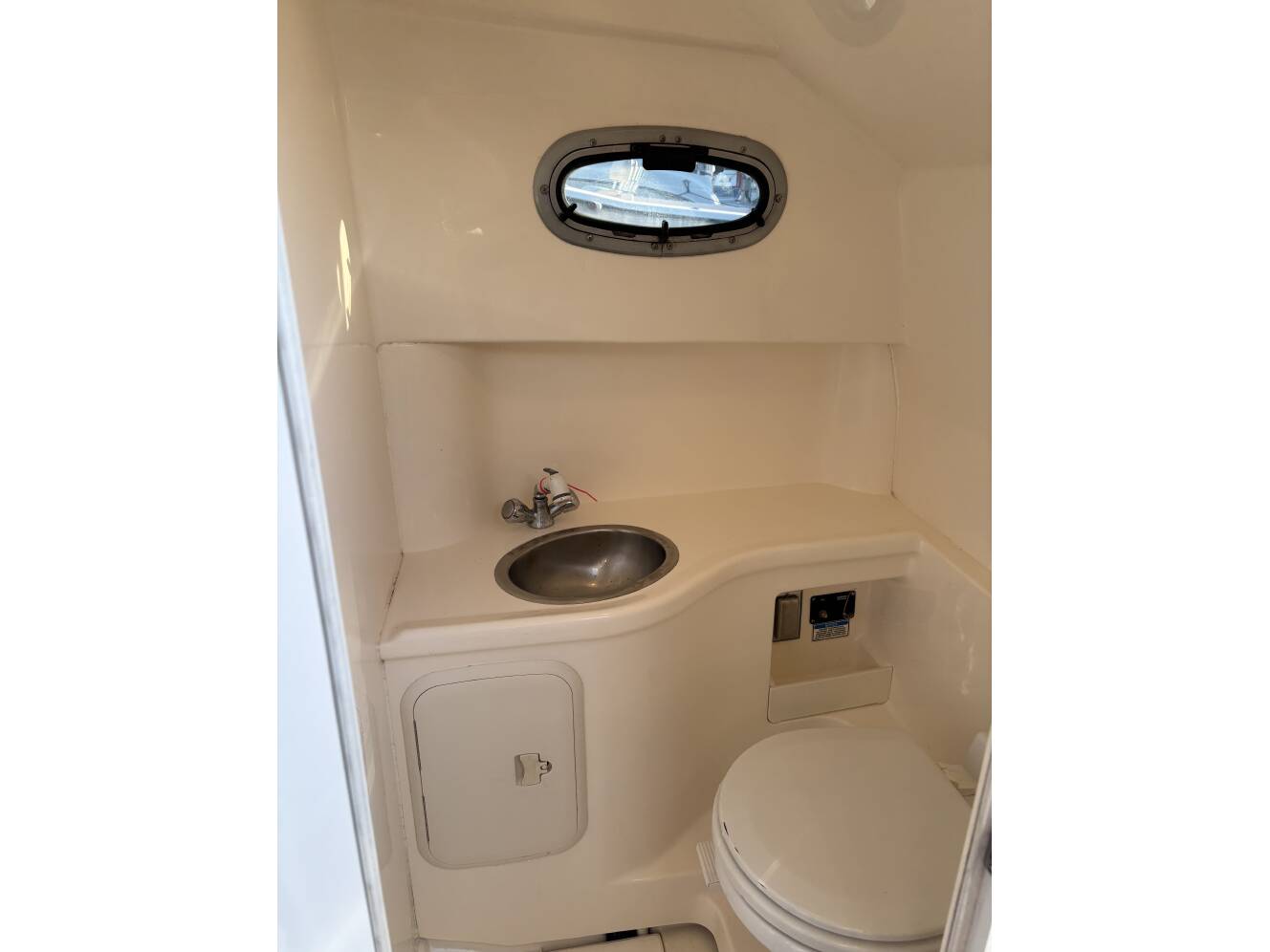 A photo of this 2003 Boston Whaler 280 CONQUEST