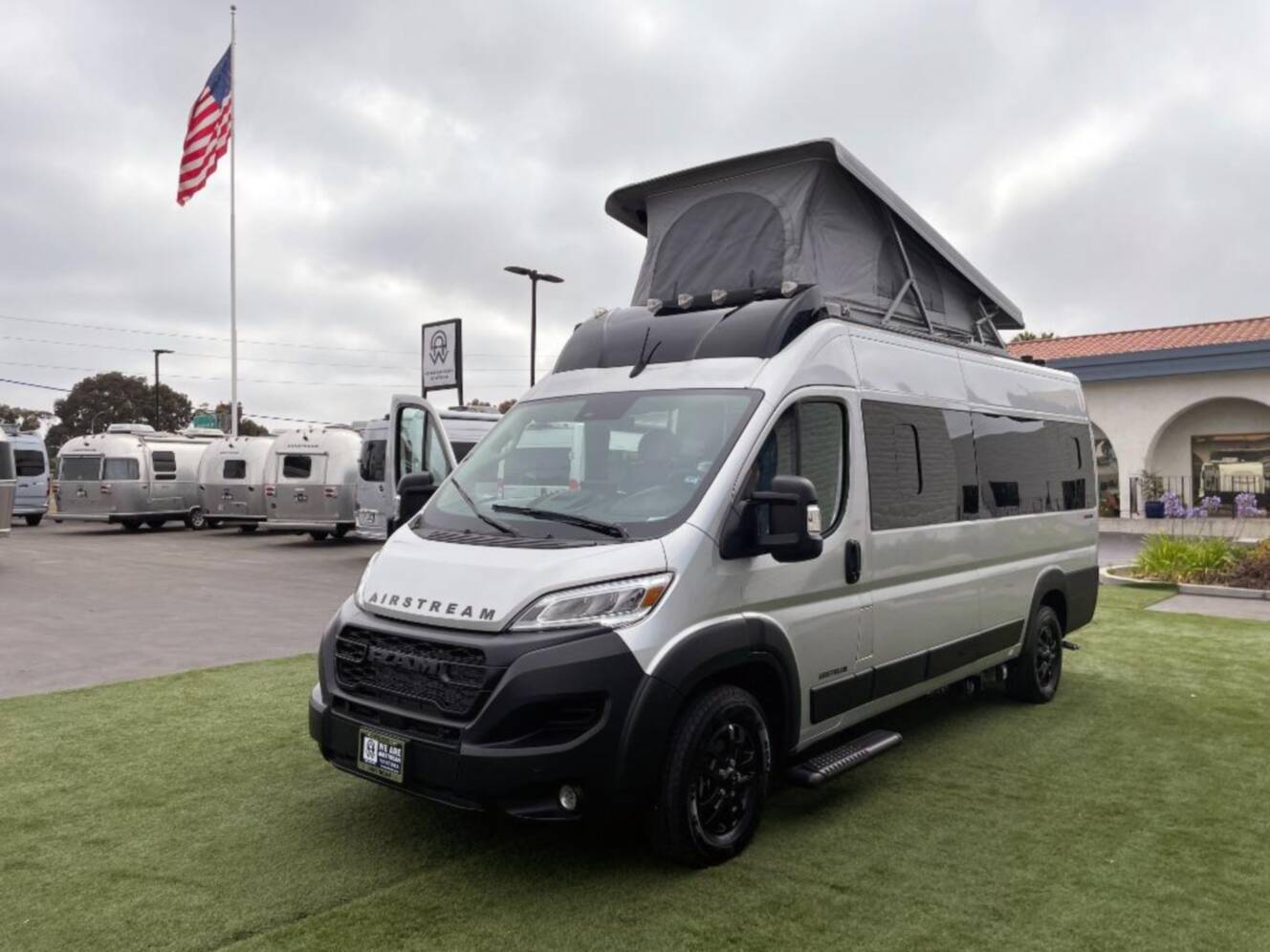 A photo of this 2026 Airstream Rangeline POP TOP