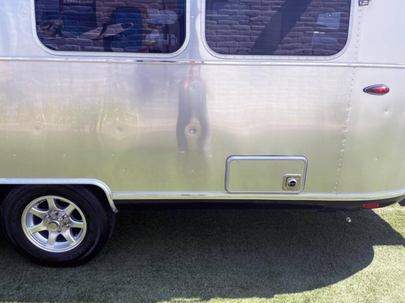 A photo of this 2026 Airstream Flying Cloud 27FB