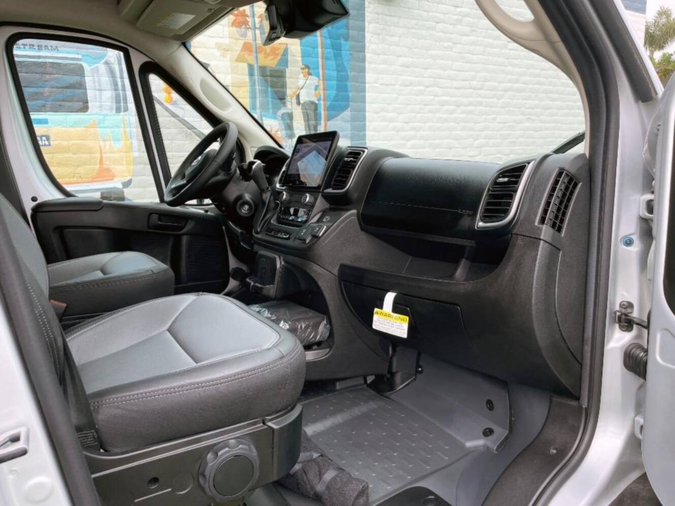 A photo of this 2026 Airstream Rangeline POP TOP