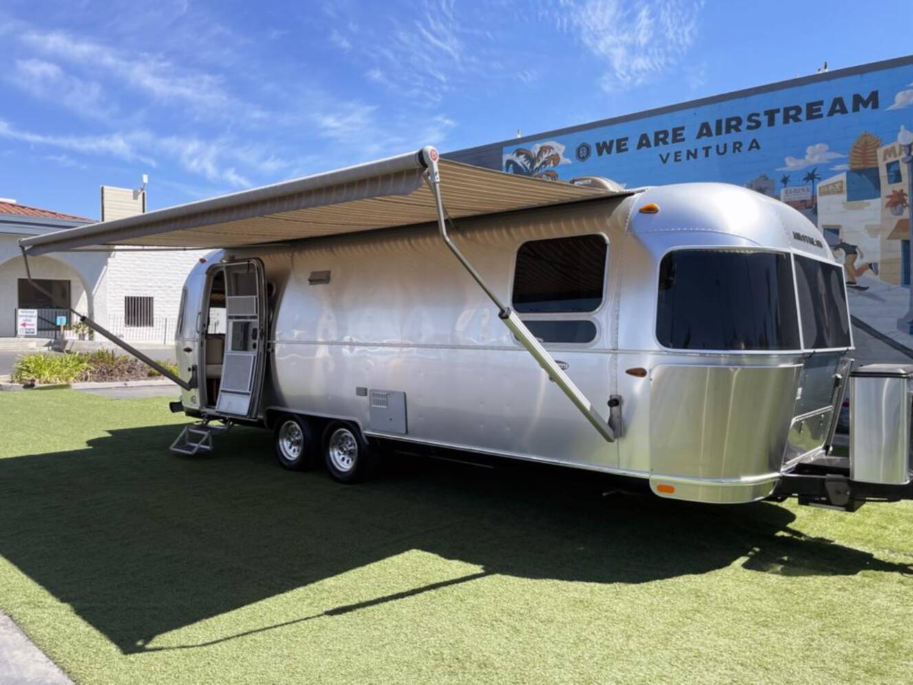 A photo of this 2019 Airstream International SERENITY 27FBQ