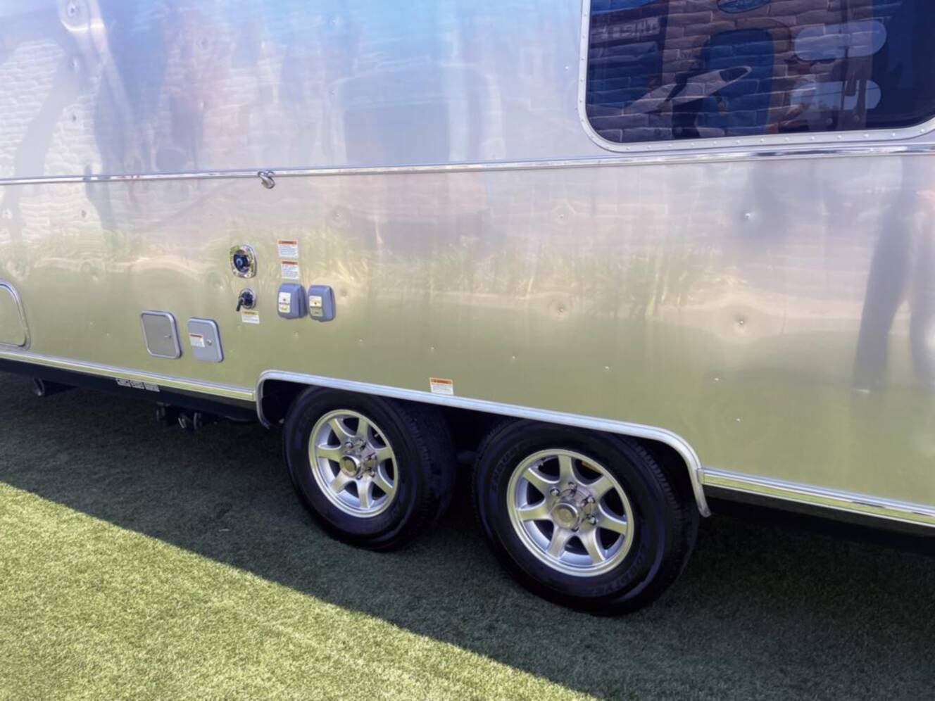 A photo of this 2026 Airstream Flying Cloud 27FB