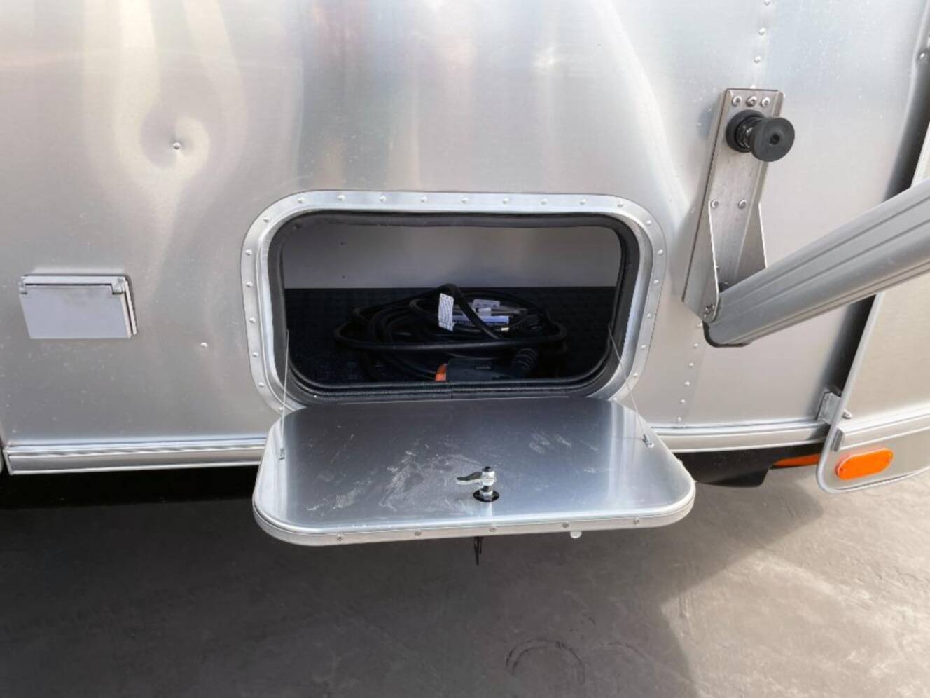 A photo of this 2026 Airstream International 23FBQ