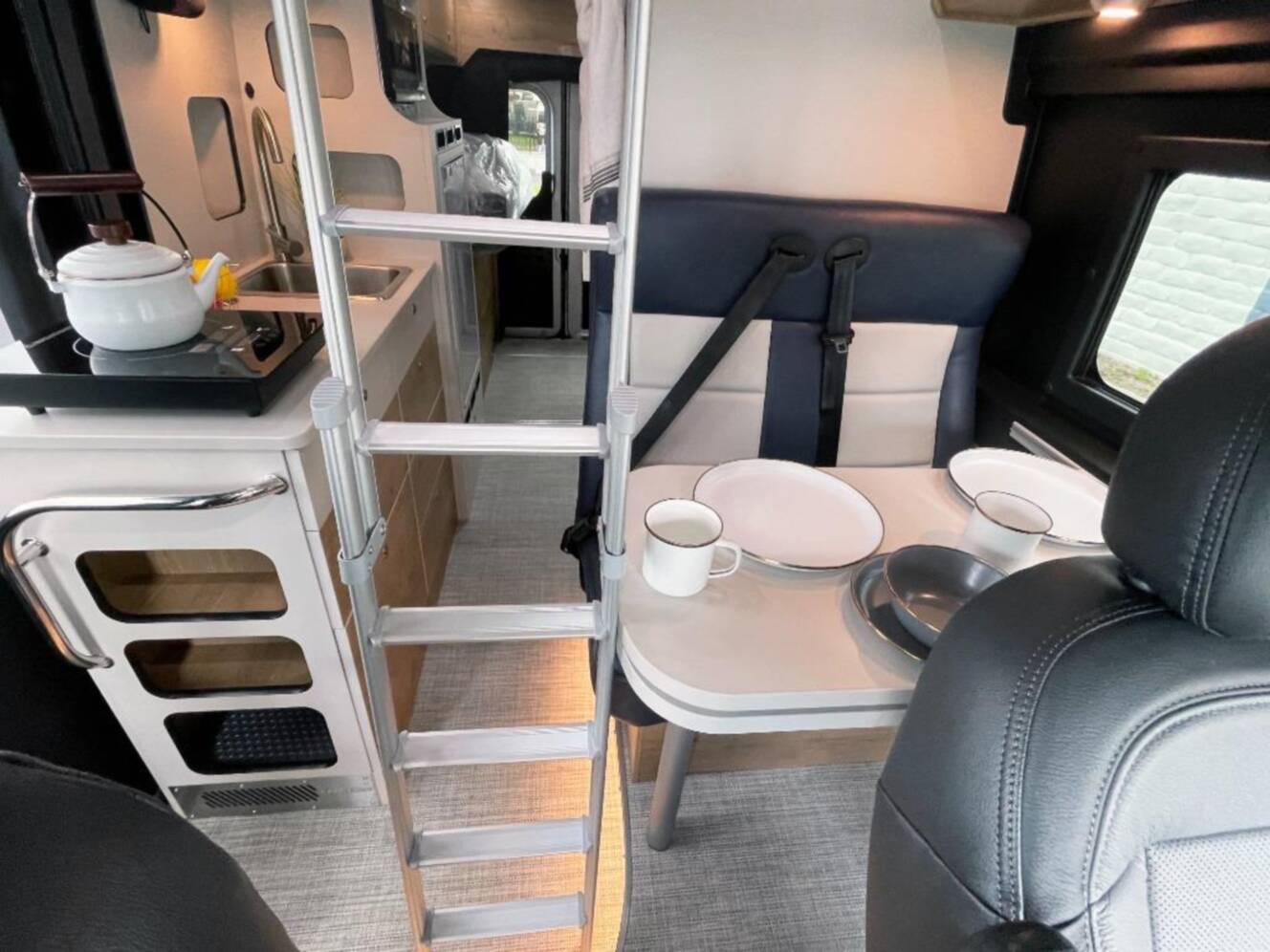 A photo of this 2026 Airstream Rangeline POP TOP