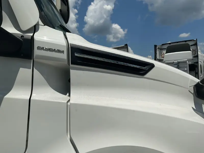 2021 FREIGHTLINER CASCADIA 126