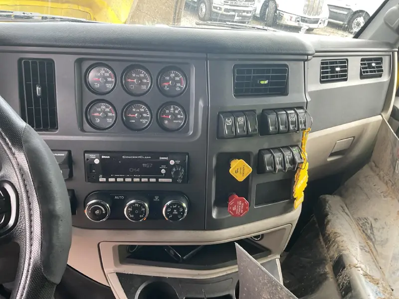 2023 PETERBILT 579