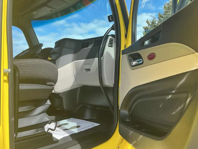 2023 PETERBILT 579
