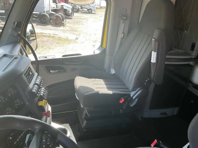 2023 PETERBILT 579