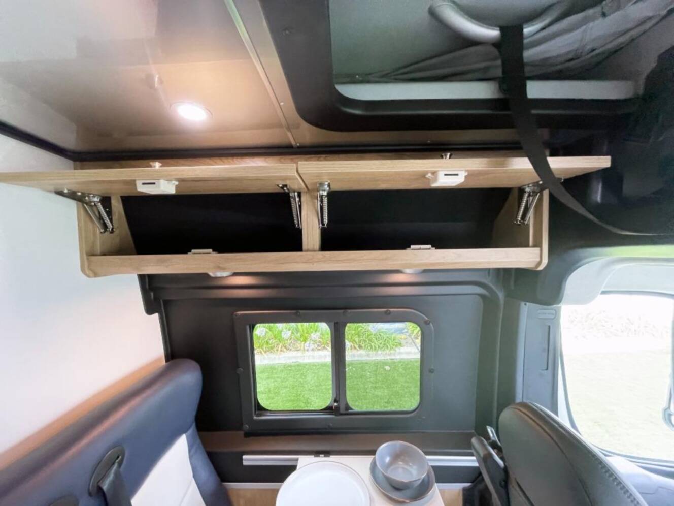 A photo of this 2026 Airstream Rangeline POP TOP