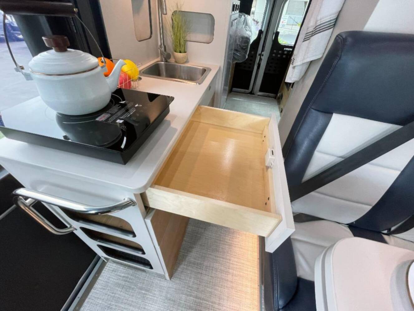 A photo of this 2026 Airstream Rangeline POP TOP