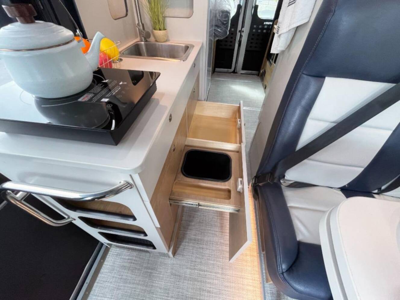 A photo of this 2026 Airstream Rangeline POP TOP