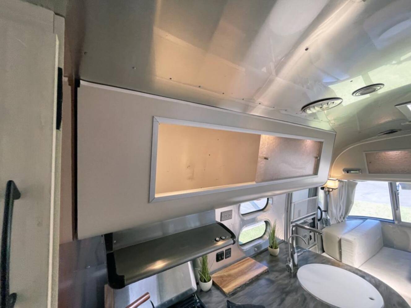 A photo of this 2019 Airstream International SERENITY 27FBQ