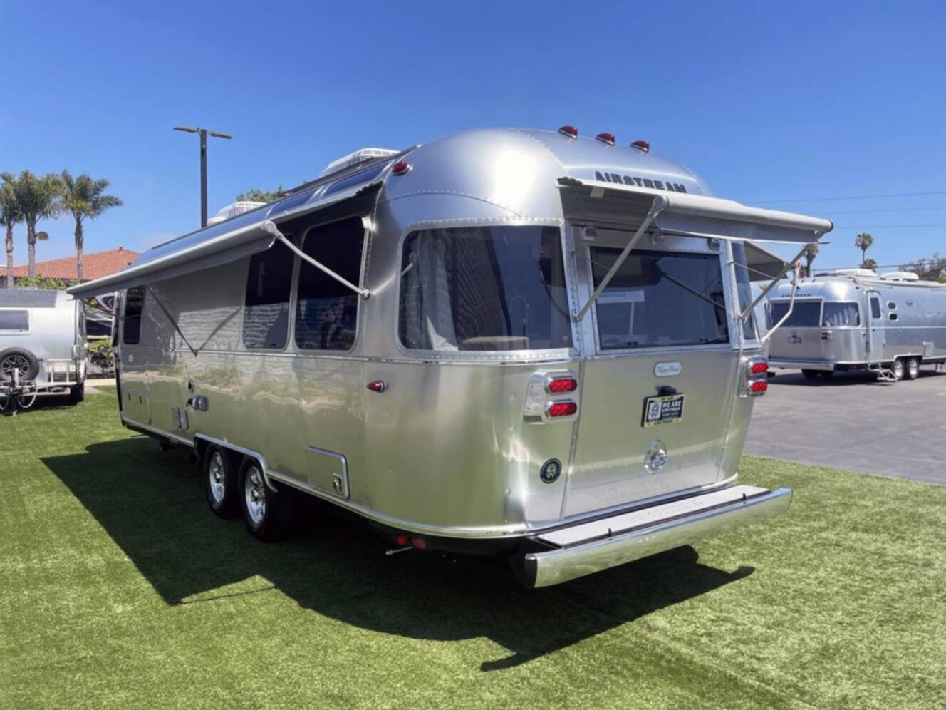 A photo of this 2026 Airstream Flying Cloud 27FB
