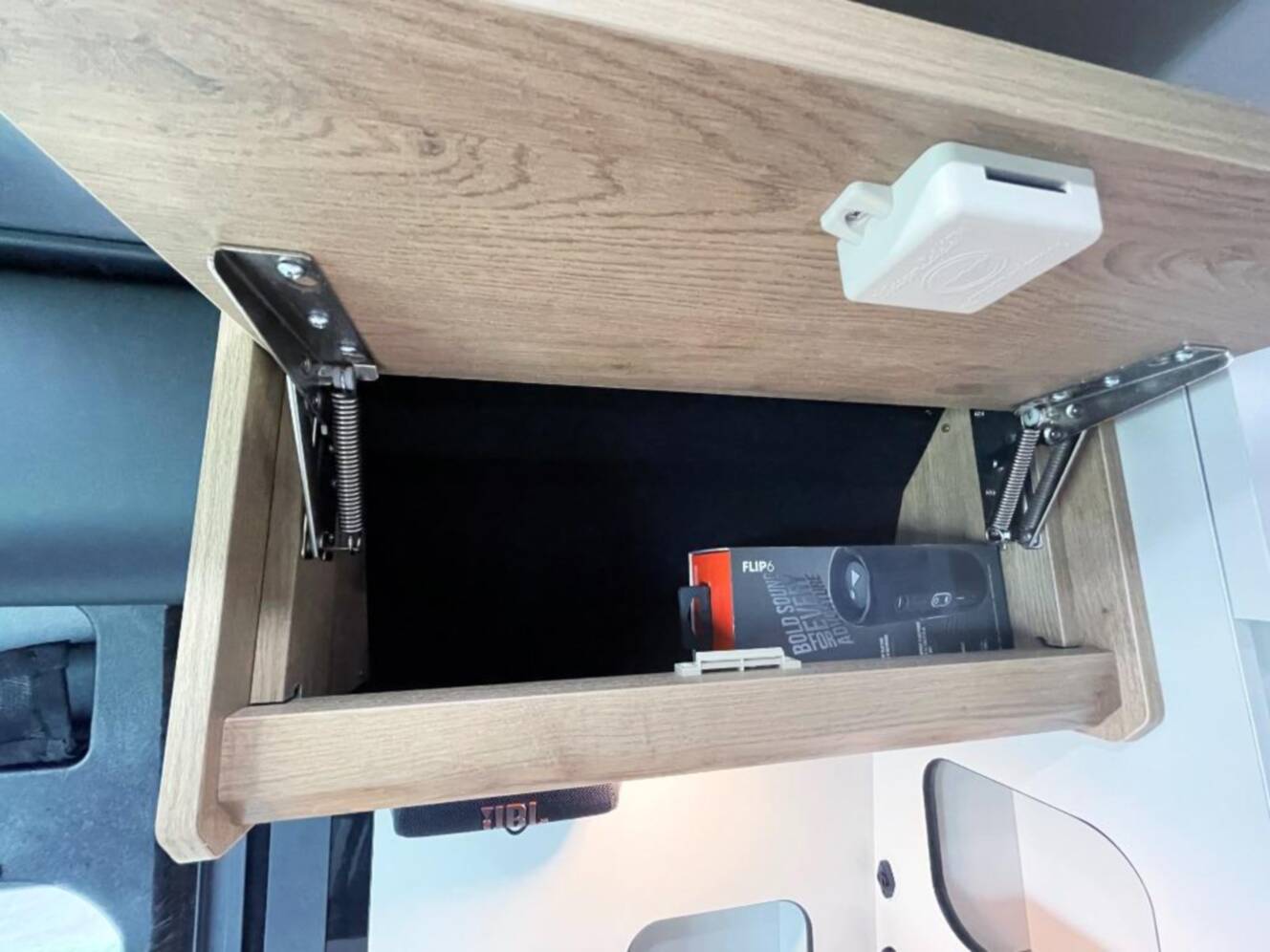 A photo of this 2026 Airstream Rangeline POP TOP