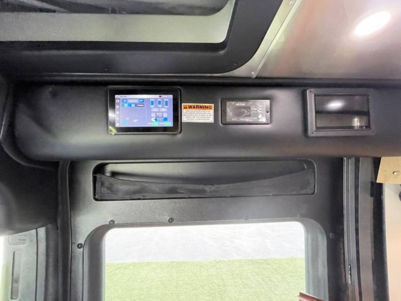 A photo of this 2026 Airstream Rangeline POP TOP