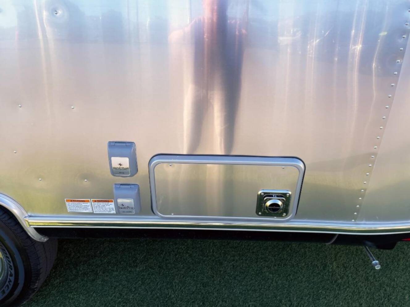 A photo of this 2026 Airstream Globetrotter 25FB