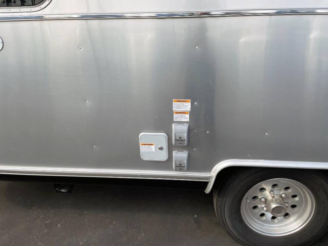 A photo of this 2026 Airstream International 23FBQ