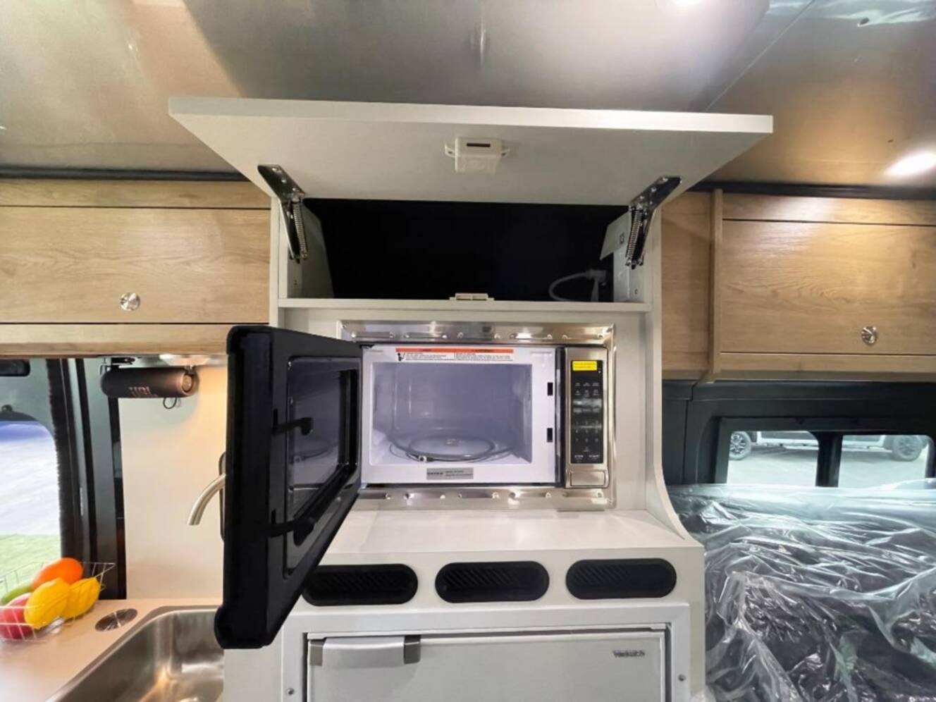 A photo of this 2026 Airstream Rangeline POP TOP