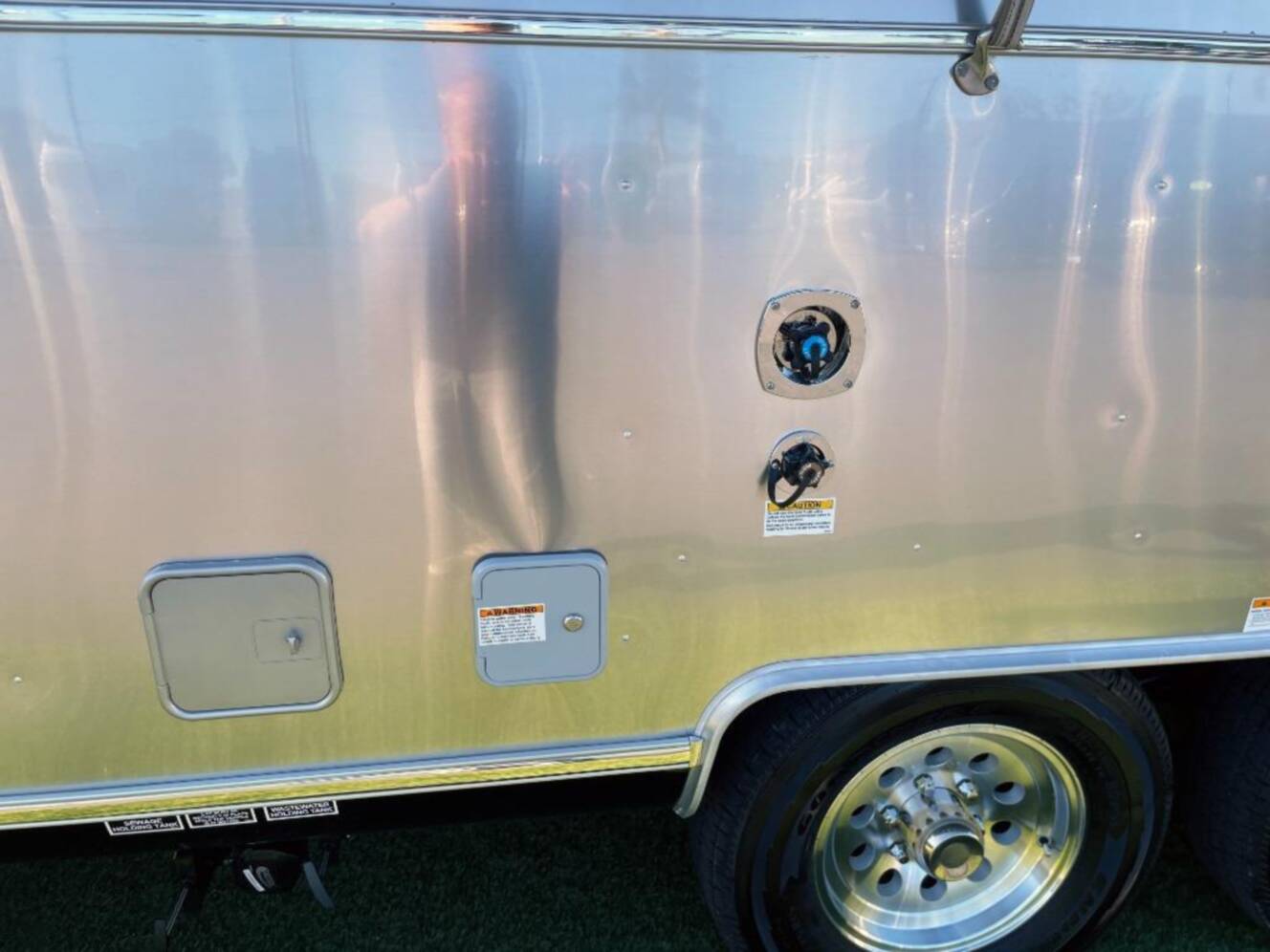 A photo of this 2026 Airstream Globetrotter 25FB