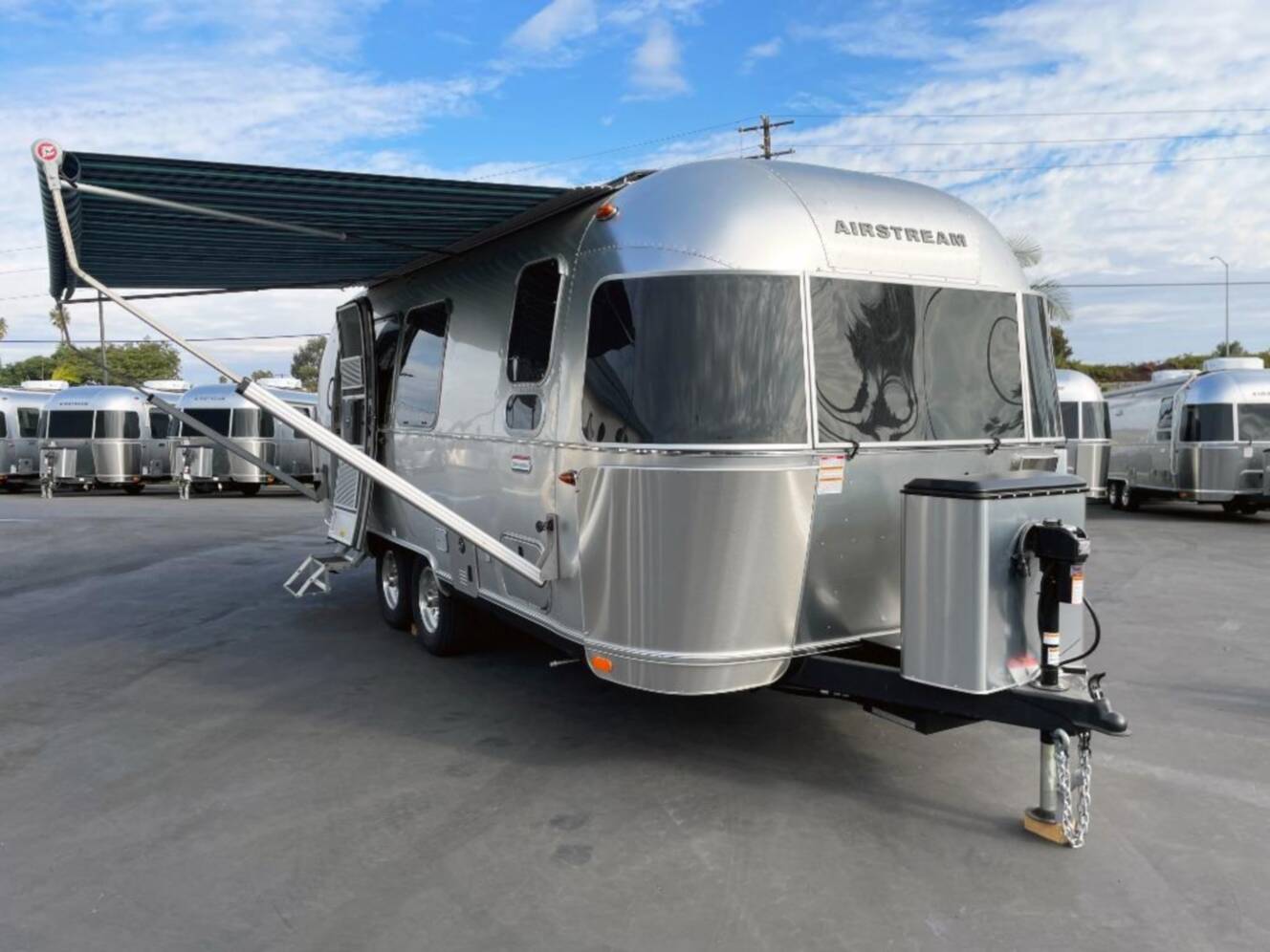 A photo of this 2026 Airstream International 23FBQ