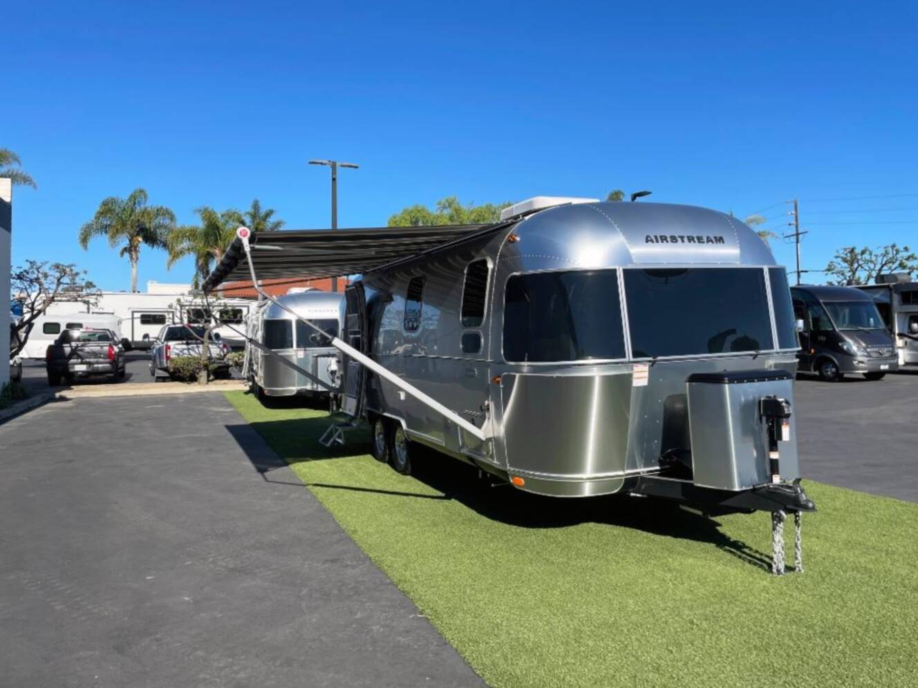 A photo of this 2026 Airstream Globetrotter 25FB