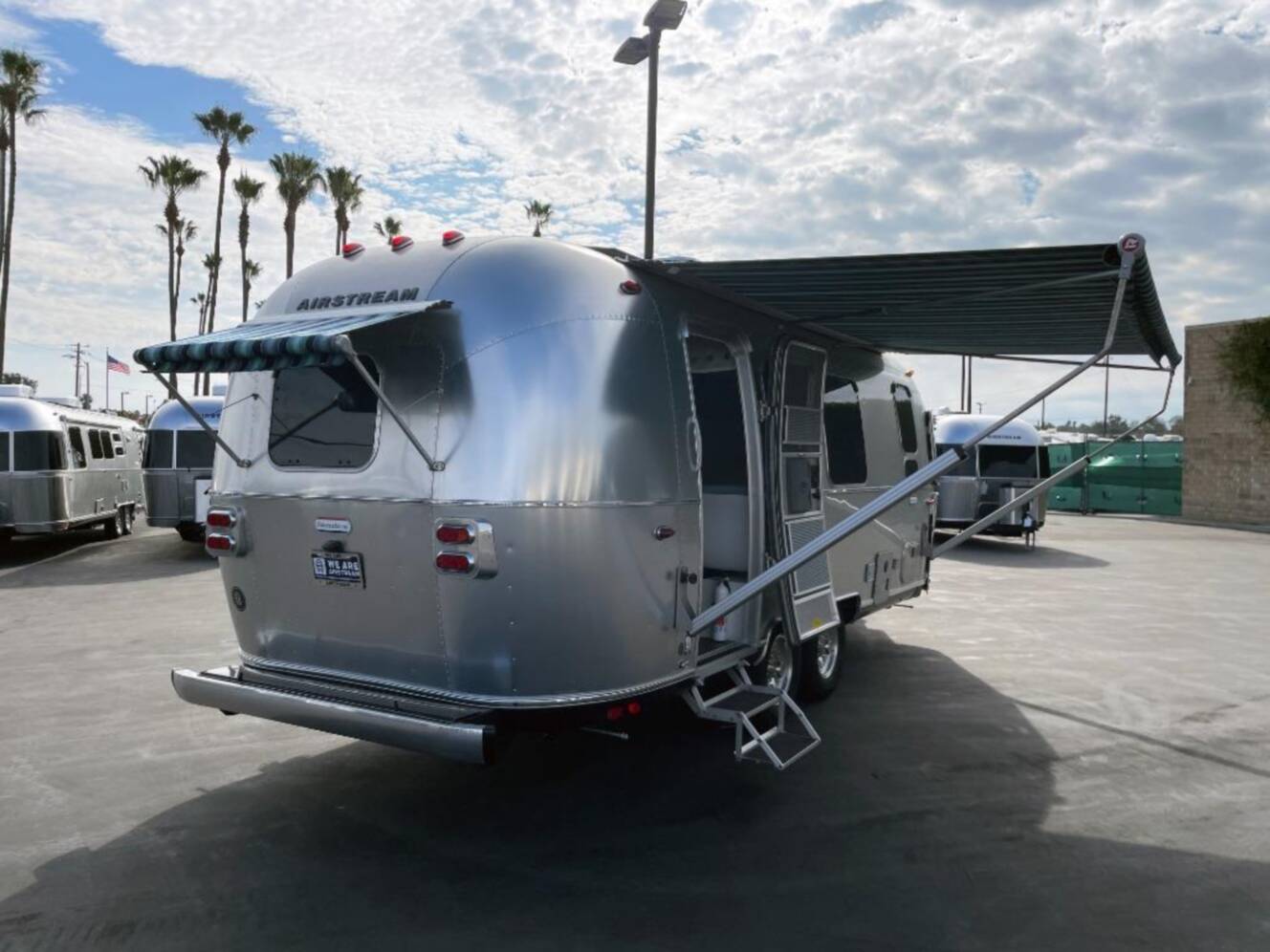A photo of this 2026 Airstream International 23FBQ