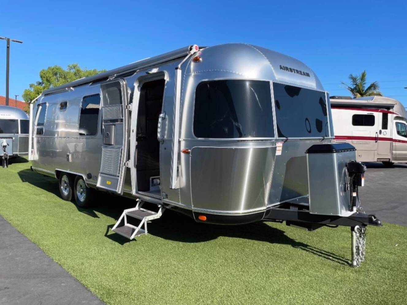 A photo of this 2026 Airstream Classic 28 RBQ