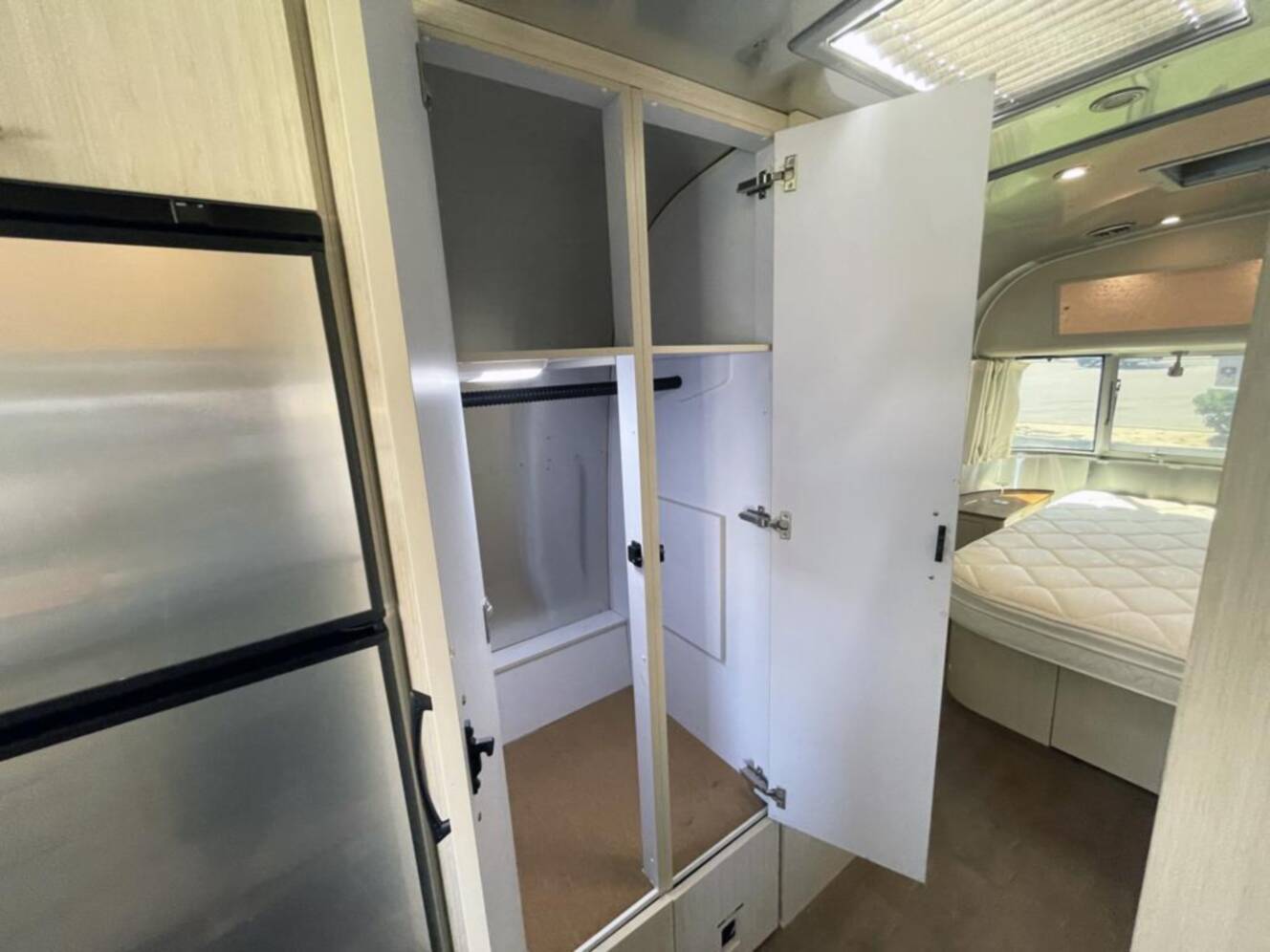 A photo of this 2019 Airstream International SERENITY 27FBQ